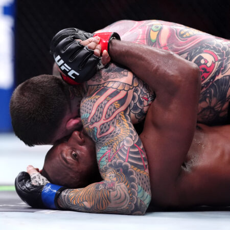 Результаты взвешивания UFC London: Леон Эдвардс и Шон Брэди официально подтвердили главный бой
