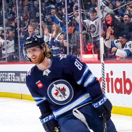 Экспресс-ставка дня НХЛ (30 апреля): Кайл Коннор – ключевой игрок в матче «Блюз» – «Джетс»