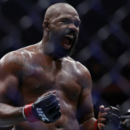 Мир ММА на грани перемен: Уход Джона Джонса и главные бои UFC 317
