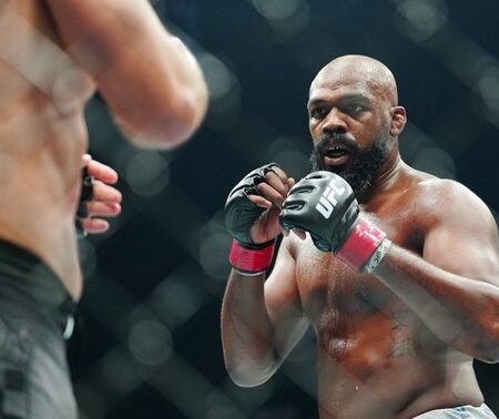 Джон Джонс объясняет свою версию событий перед уходом из UFC и критикует «троллей»